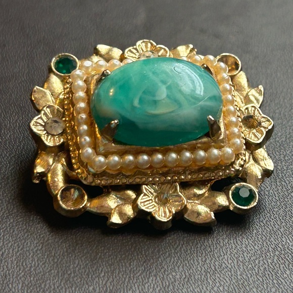 Vintage Green Cabochon Floral Brooch Pearl Halo Gold Tone Statement Estate Glam - Picture 9 of 13